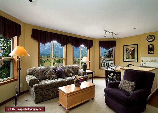 Whistler Aspens on Blackcomb Accommodation 355 Living Room